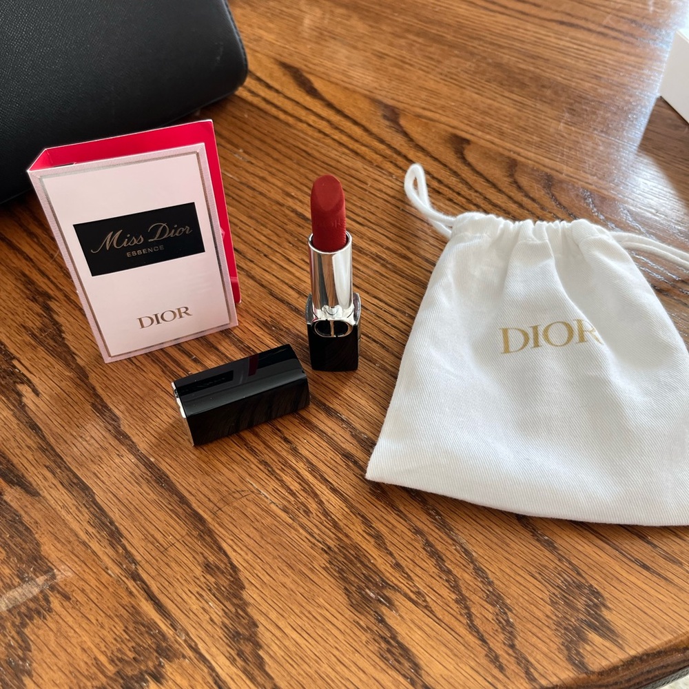 Christian Dior Drawstring Gift Bag with Rouge Dior Lipstick an Miss Dior Essence - Picture 4 of 7
